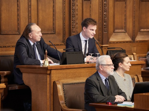 Konstituierende Sitzung: Eröffnung durch Ältesten und Jüngsten